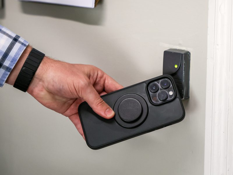 Smartphone used as a secure credential at a reader
