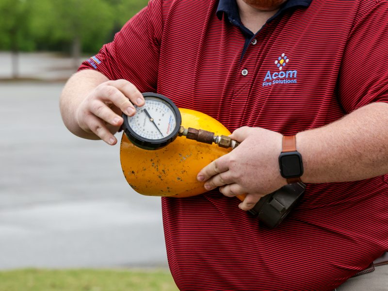 Pressure gauge on the hydrant diffuser during a flow test