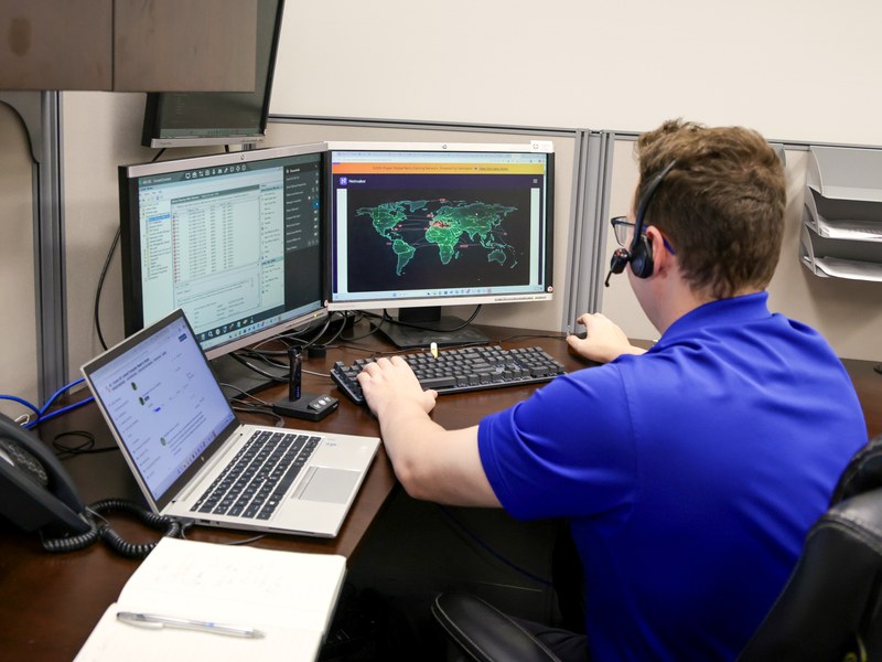 Acom help desk supporting end users